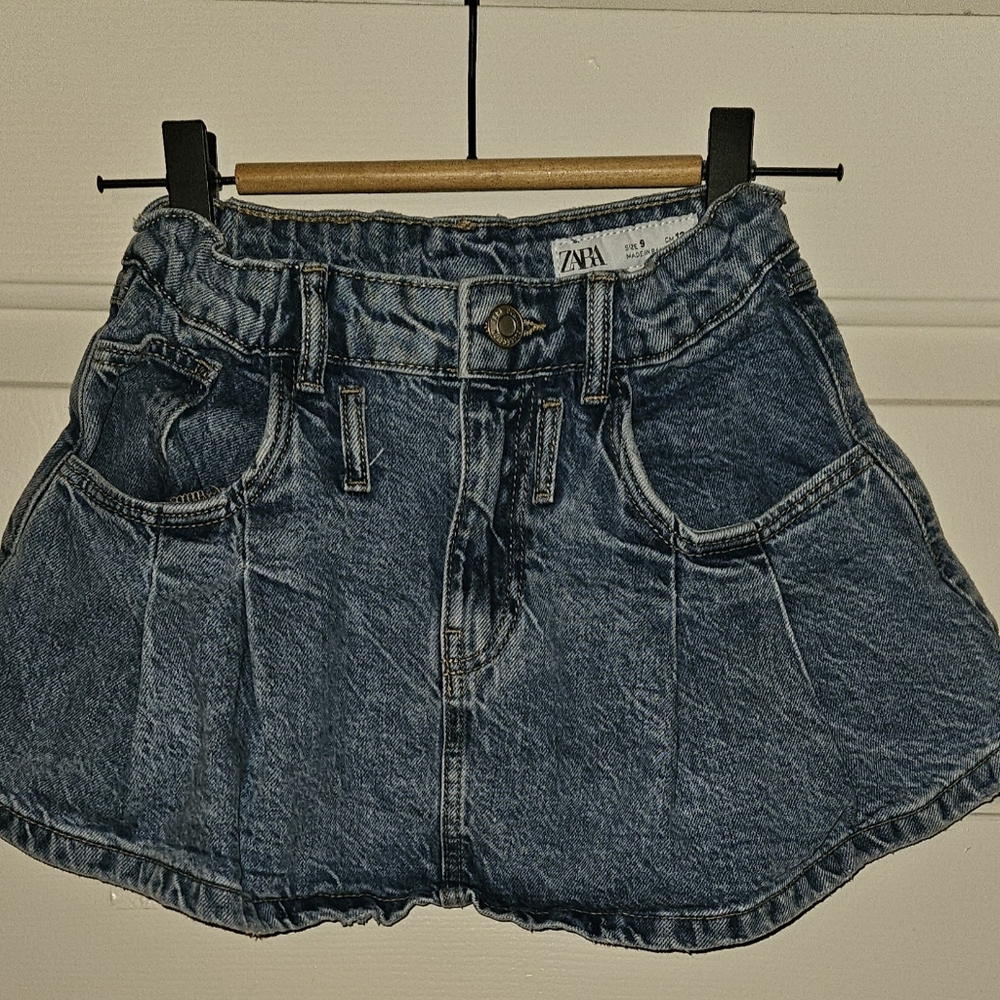Pleated skirt